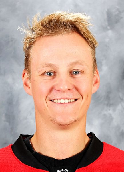 Erik Karlsson hockey player photo