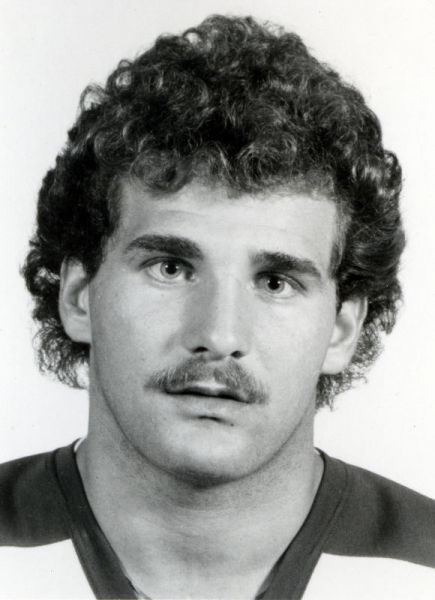 Fred Perlini hockey player photo