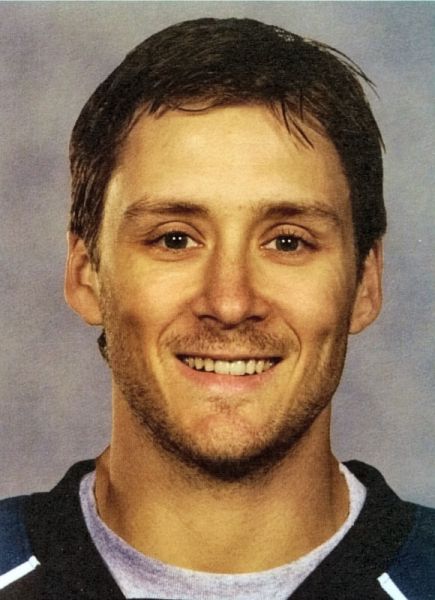 Lawrence Nycholat hockey player photo