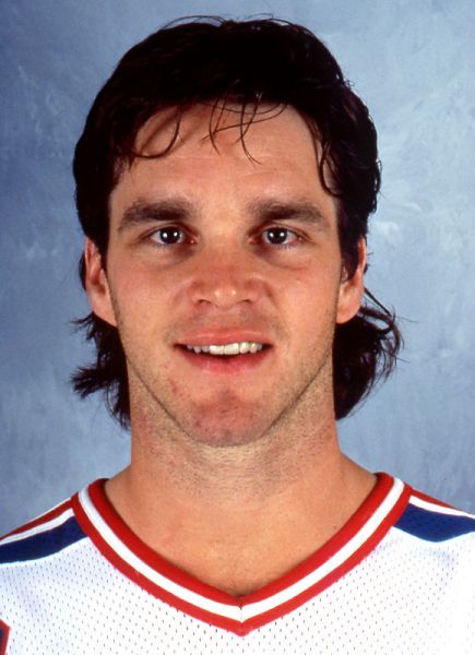 Luc Robitaille hockey player photo